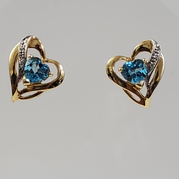 Watch Video / 14K Gold Heart Diamond Earrings / December Born. - Picture 15 of 16